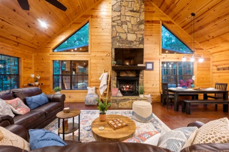Beautiful Updated Cabin- listing airbnb- 17