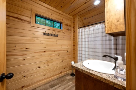 Beautiful Updated Cabin- listing airbnb- 31