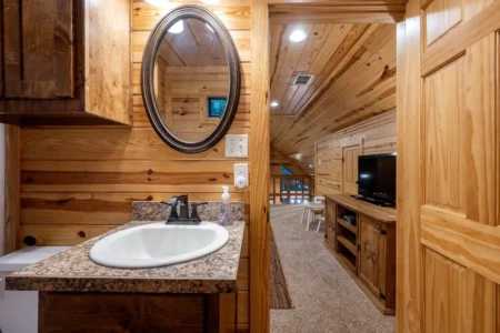 Beautiful Updated Cabin- listing airbnb- 32
